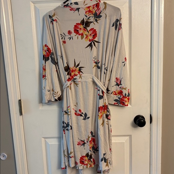 Floral Robe - Picture 6 of 6